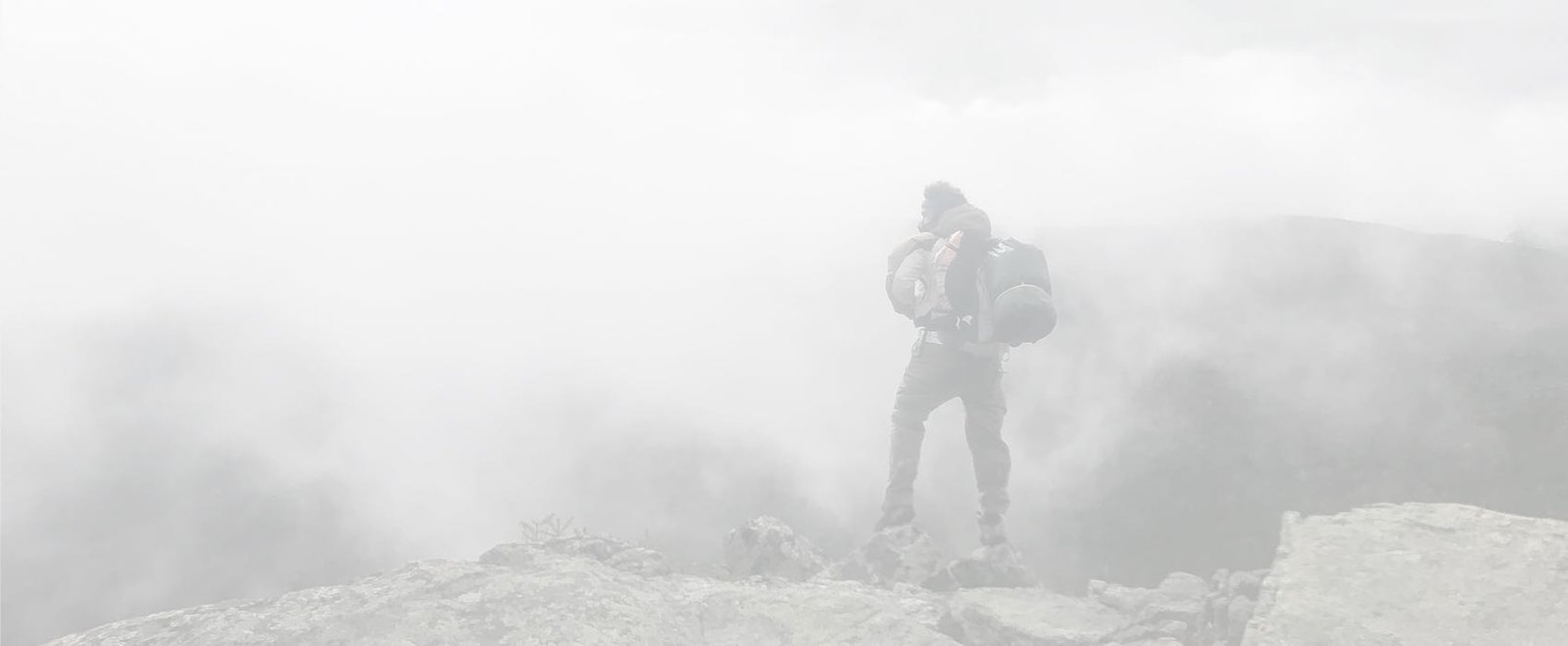 balazs-busznyak-3mtcyvbAqzM-unsplash 14-Inch Fresh and Light Carry-On Luggage